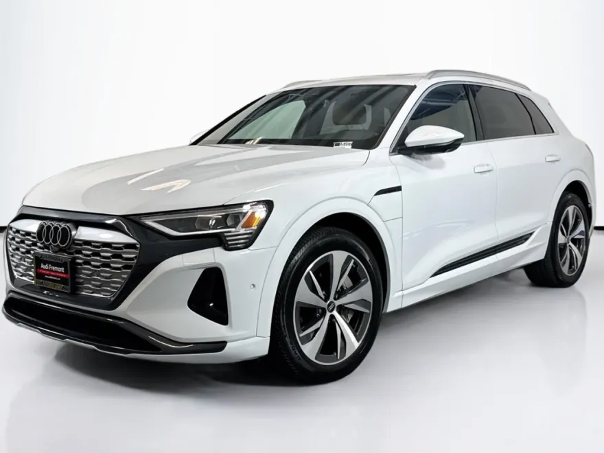 2024 Audi Q8 E-tron Premium Plus photo 1