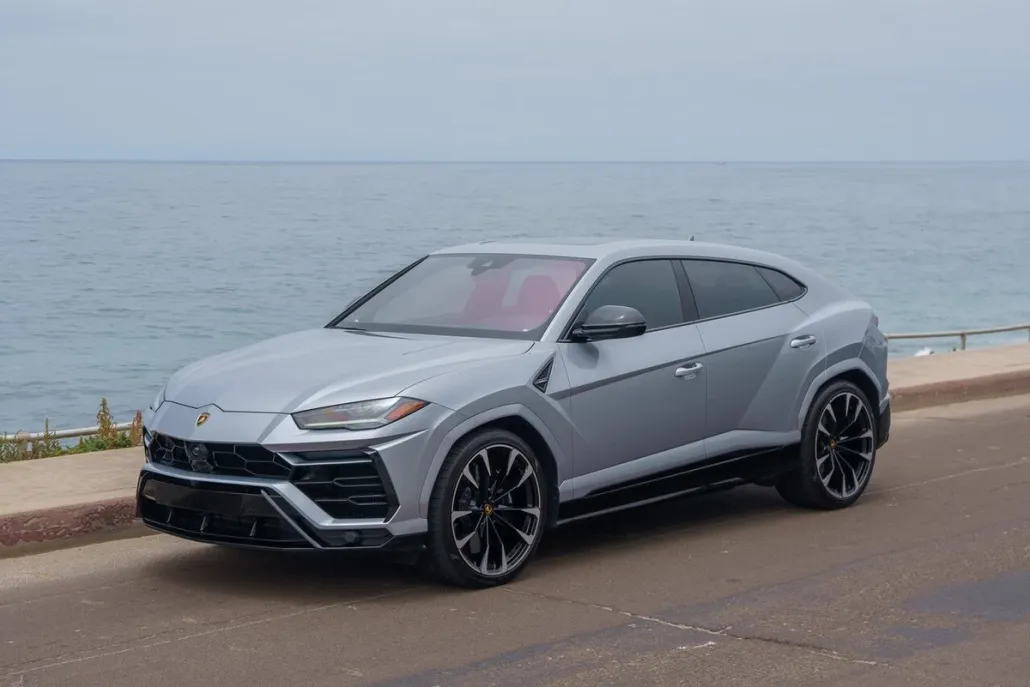 2022 Lamborghini Urus photo 1