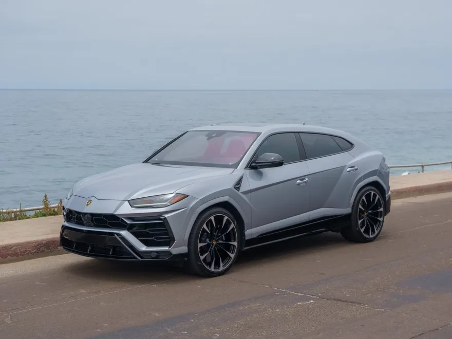 2022 Lamborghini Urus photo 1