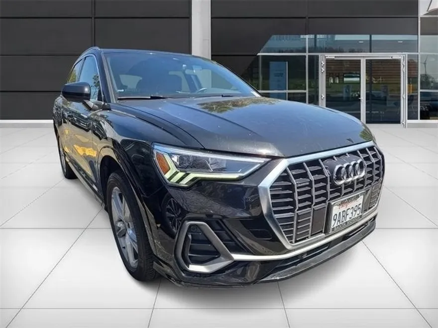 2022 Audi Q3 S line Premium Plus photo 1