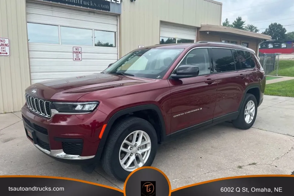 2023 Jeep Grand Cherokee Laredo Sport photo 1