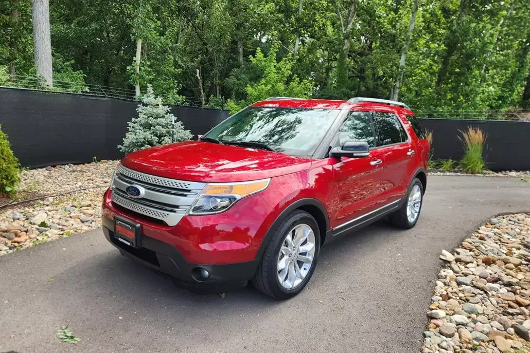 2014 Ford Explorer XLT photo 1
