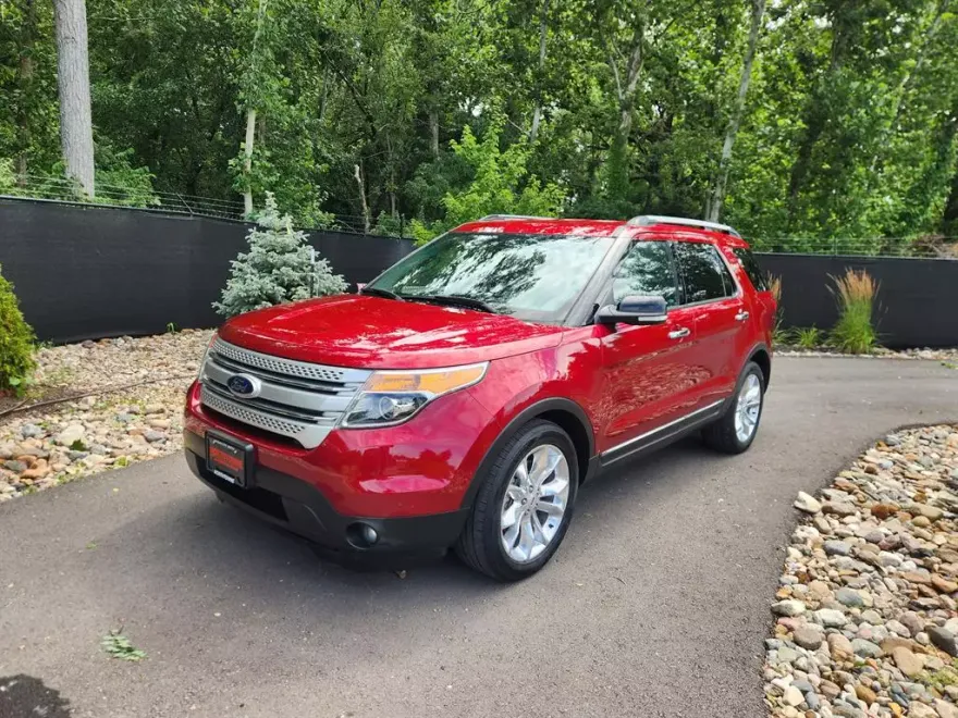 2014 Ford Explorer XLT photo 1