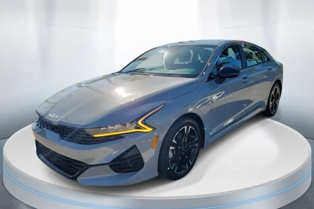 2022 Kia K5 GT-Line photo 1