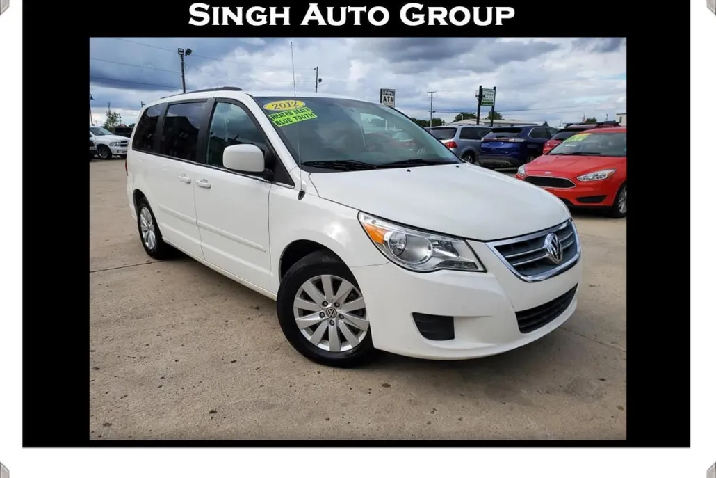 2012 Volkswagen Routan SEL photo 1