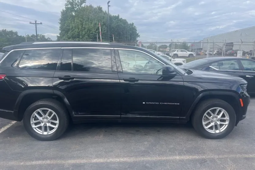 2021 Jeep Grand Cherokee Laredo photo 1