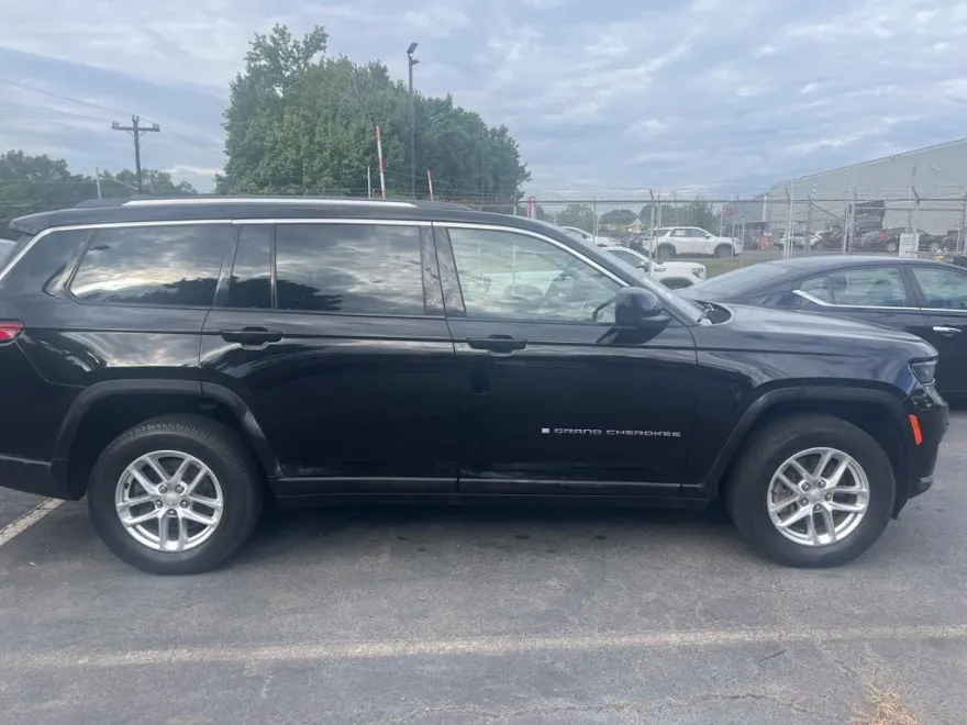 2021 Jeep Grand Cherokee Laredo photo 1
