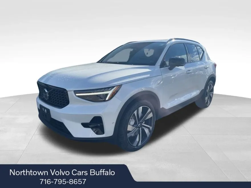 2025 Volvo XC40 Plus photo 1