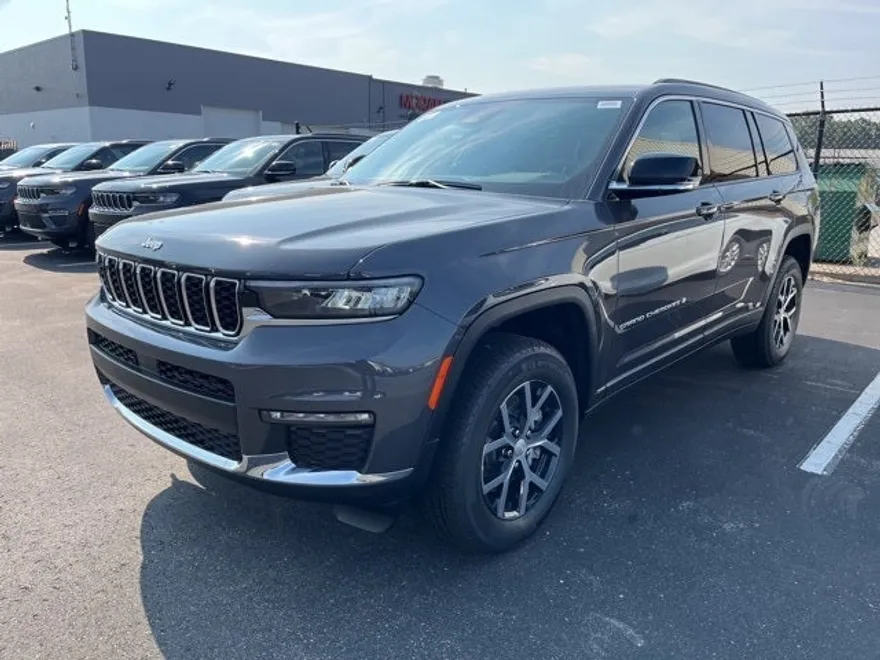 2025 Jeep Grand Cherokee Limited photo 1