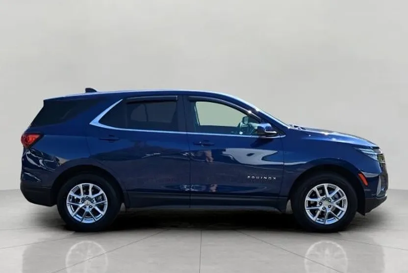 2022 Chevrolet Equinox LT photo 1