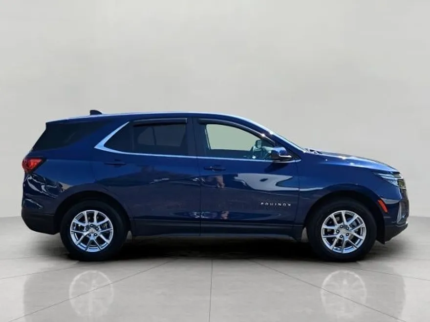 2022 Chevrolet Equinox LT photo 1