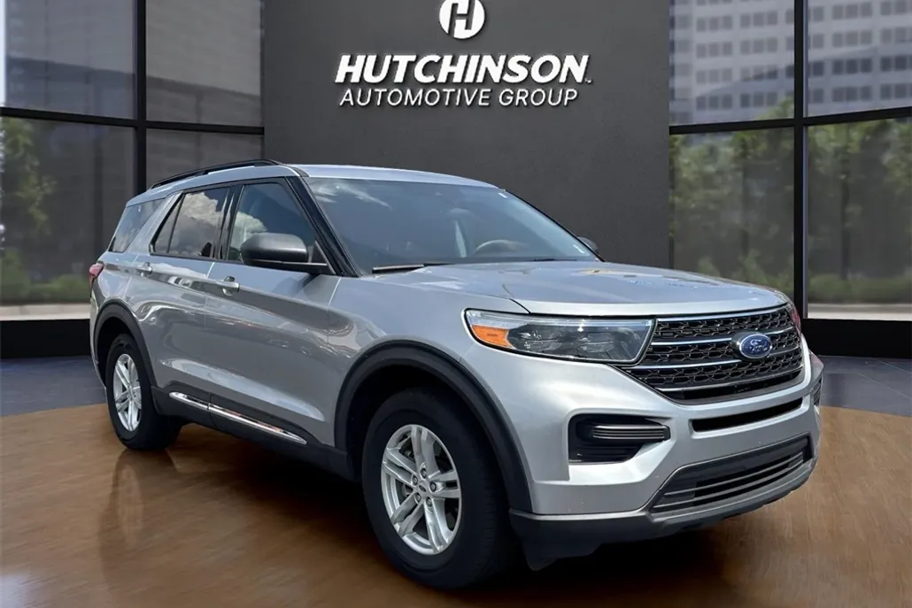 2023 Ford Explorer XLT photo 1