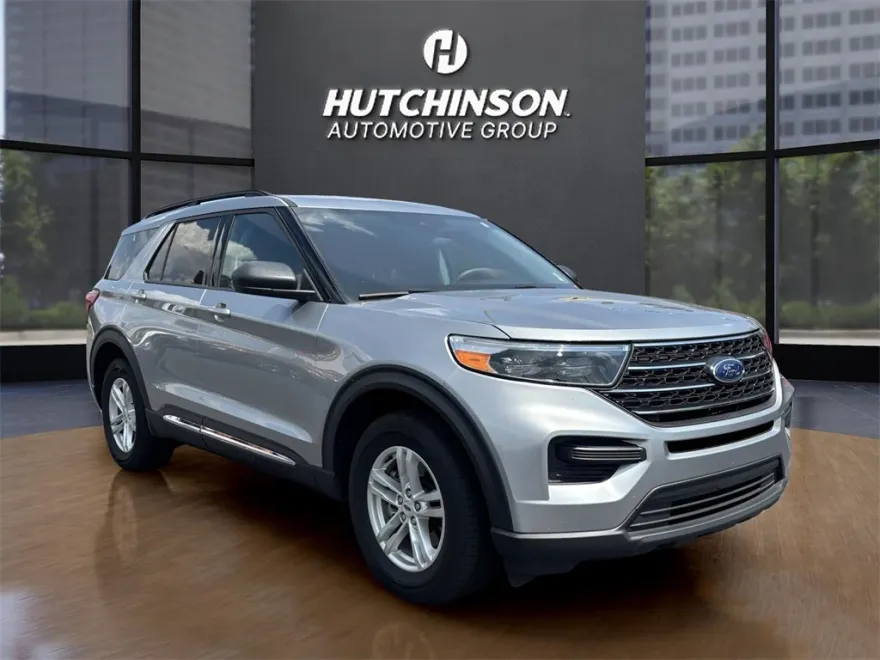 2023 Ford Explorer XLT photo 1