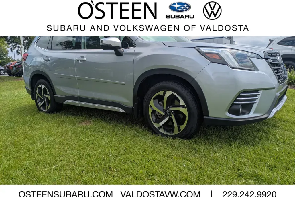 2022 Subaru Forester Touring photo 1