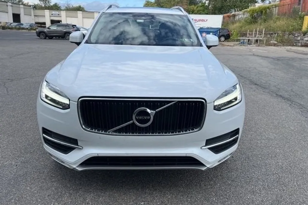 2019 Volvo XC90 T5 Momentum photo 1