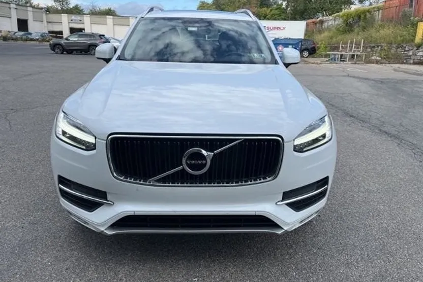 2019 Volvo XC90 T5 Momentum photo 1
