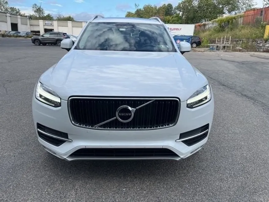 2019 Volvo XC90 T5 Momentum photo 1