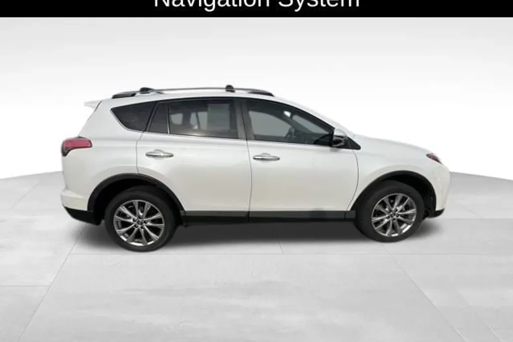 2018 Toyota RAV4 Limited photo 1