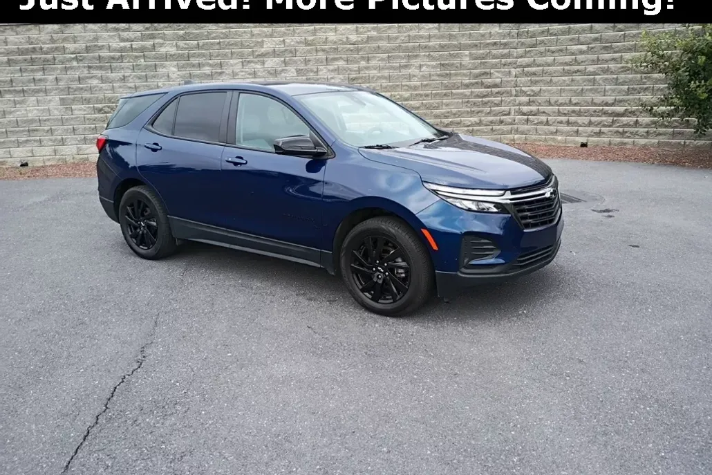 2023 Chevrolet Equinox LS photo 1