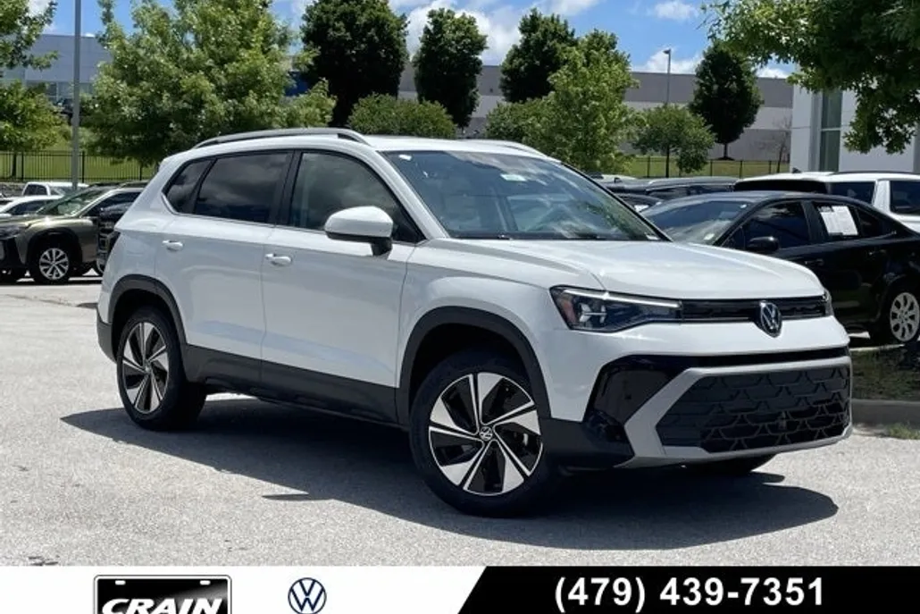 2025 Volkswagen Taos SE photo 1