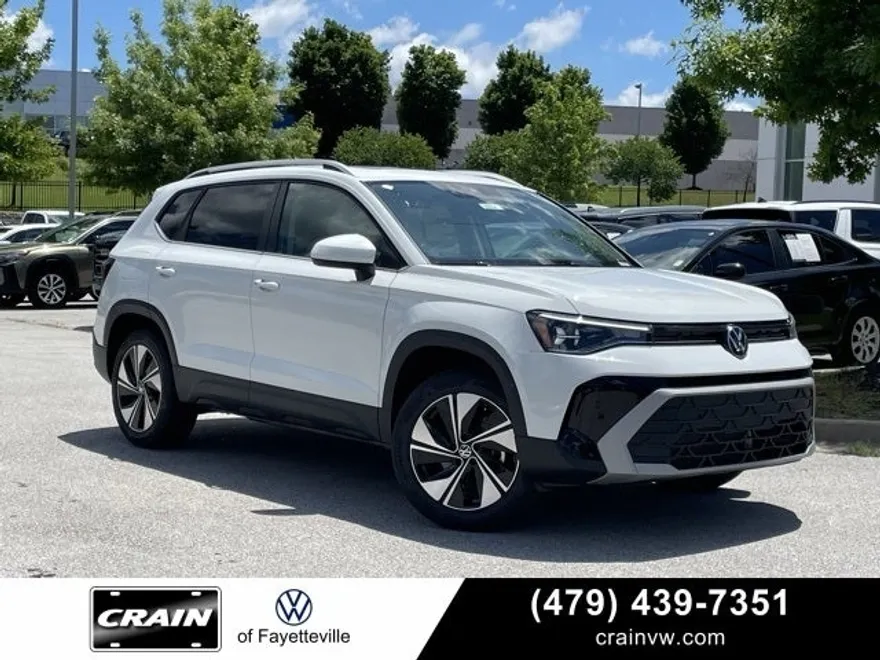 2025 Volkswagen Taos SE photo 1