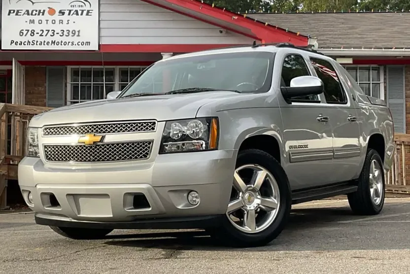 2013 Chevrolet Avalanche LT photo 1