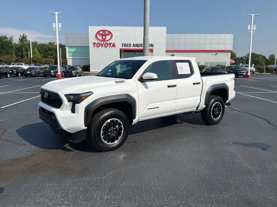 2024 Toyota Tacoma photo 1