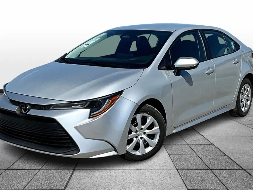 2024 Toyota Corolla LE photo 1