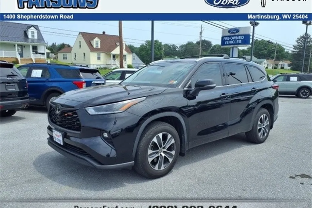 2021 Toyota Highlander XLE photo 1
