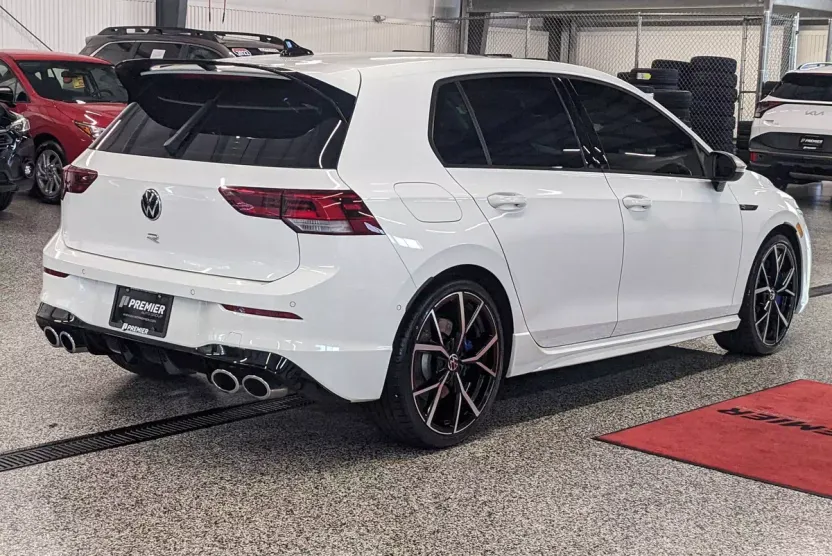 2022 Volkswagen Golf R photo 1