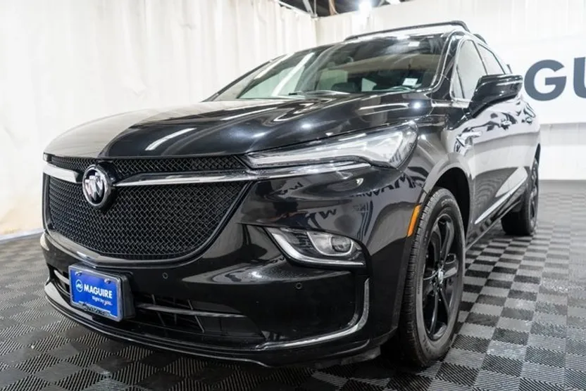 2023 Buick Enclave Essence photo 1