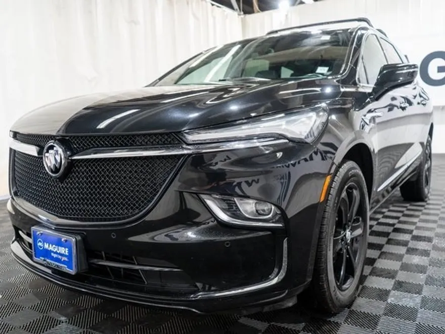 2023 Buick Enclave Essence photo 1