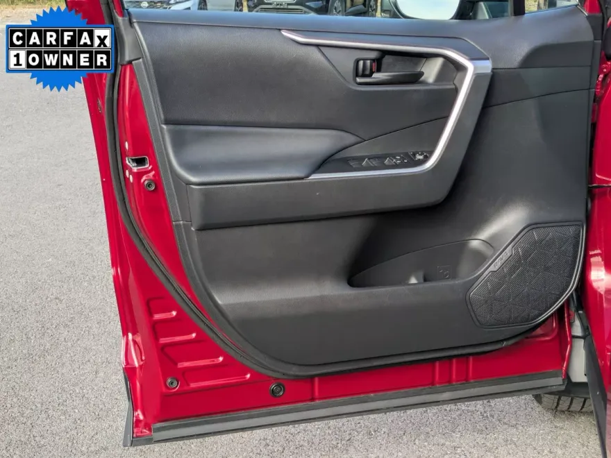 2023 Toyota RAV4 LE photo 1