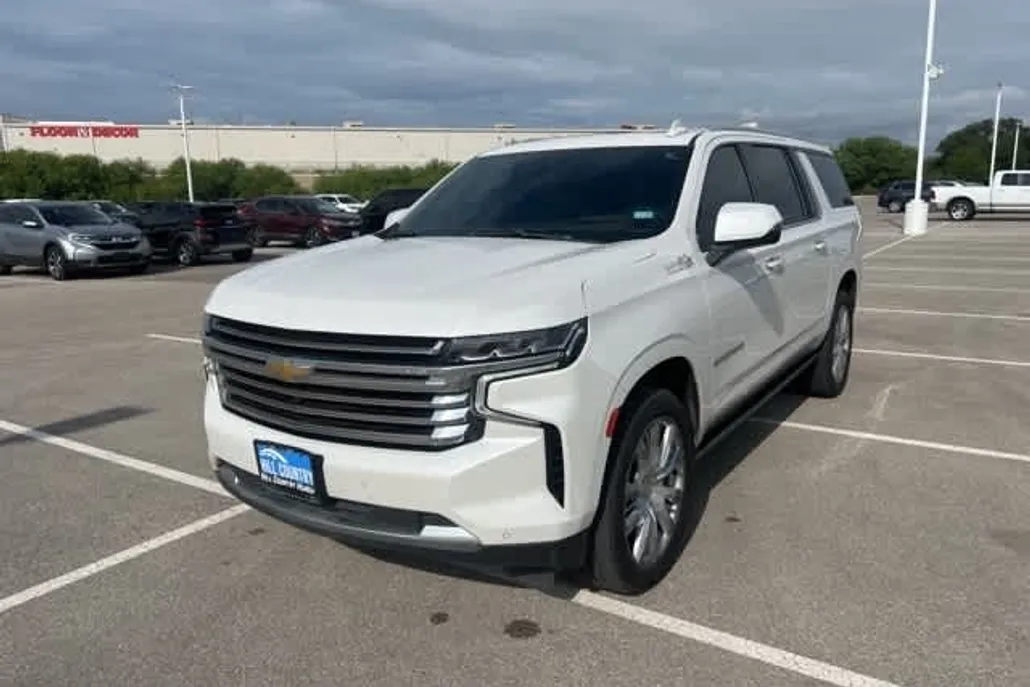 2023 Chevrolet Suburban High Country photo 1