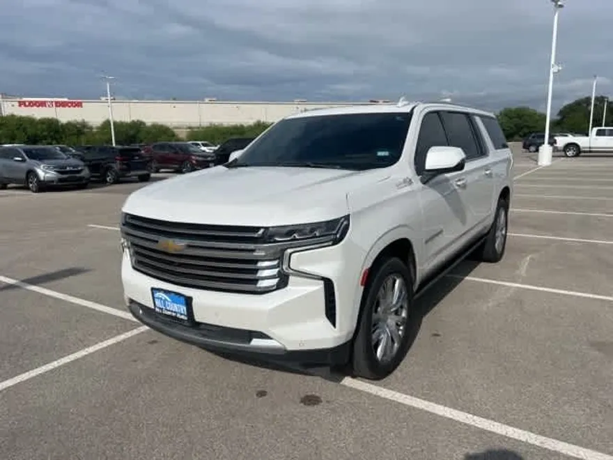 2023 Chevrolet Suburban High Country photo 1