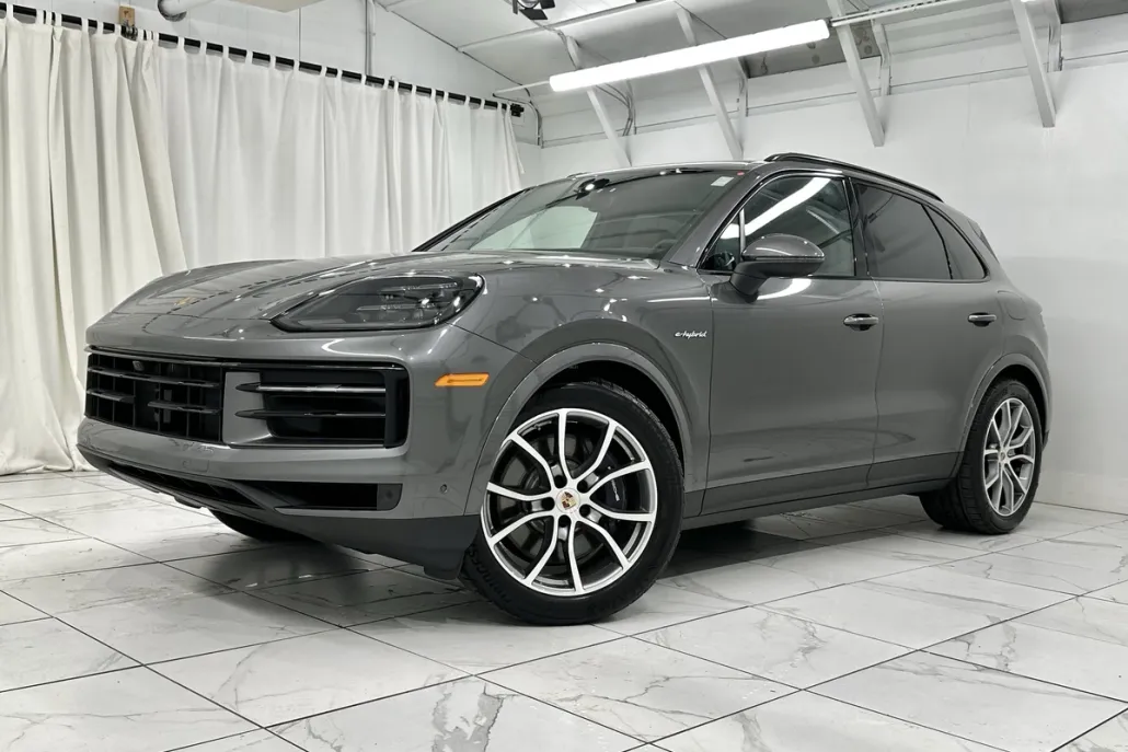 2025 Porsche Cayenne E-Hybrid photo 1