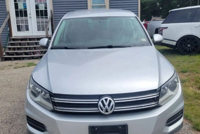 2014 Volkswagen Tiguan SEL photo 1