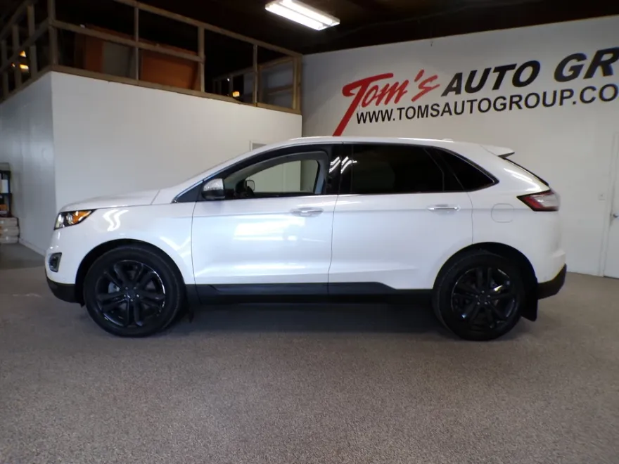 2017 Ford Edge Titanium photo 1
