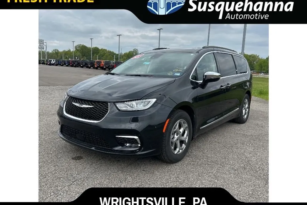 2023 Chrysler Pacifica Limited photo 1