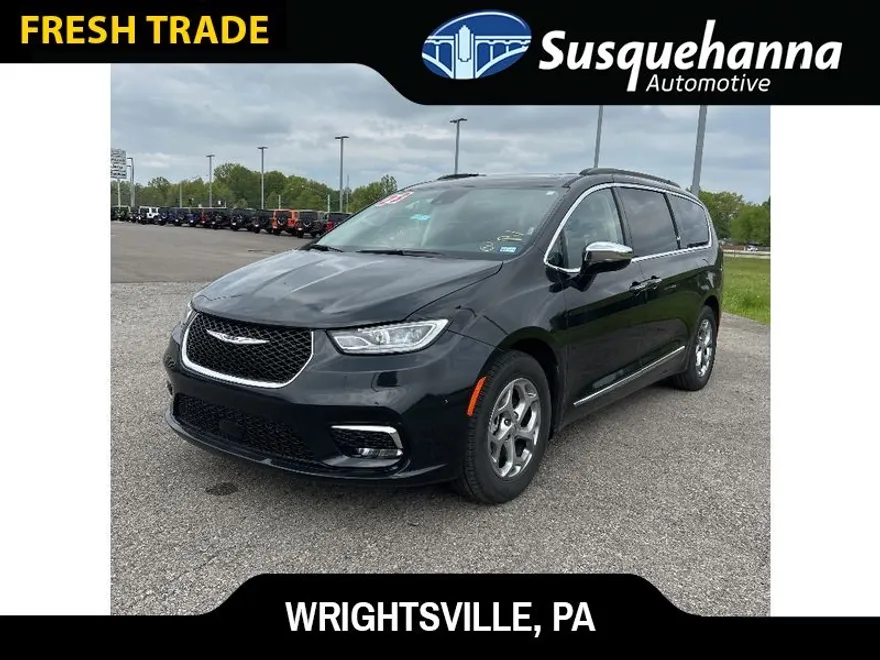 2023 Chrysler Pacifica Limited photo 1