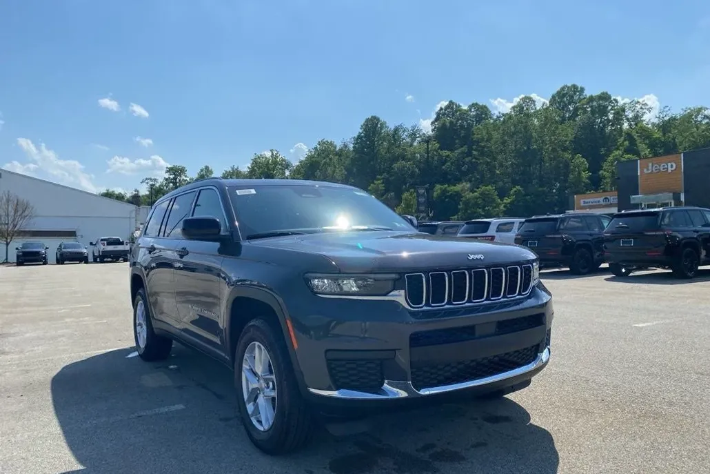 2025 Jeep Grand Cherokee Laredo photo 1