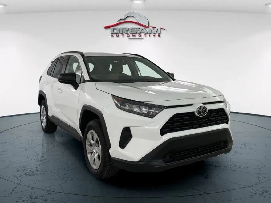 2021 Toyota RAV4 LE photo 1