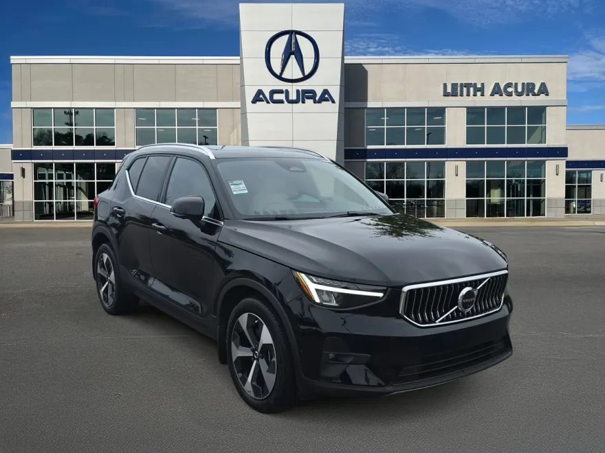 2023 Volvo XC40 AWD Ultimate photo 1