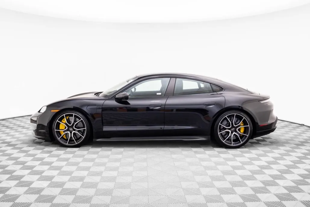 2025 Porsche Taycan Turbo S photo 1