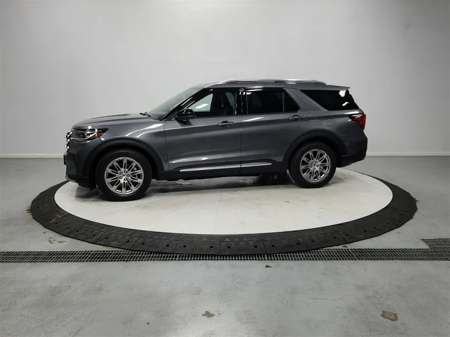 2025 Ford Explorer Platinum photo 2
