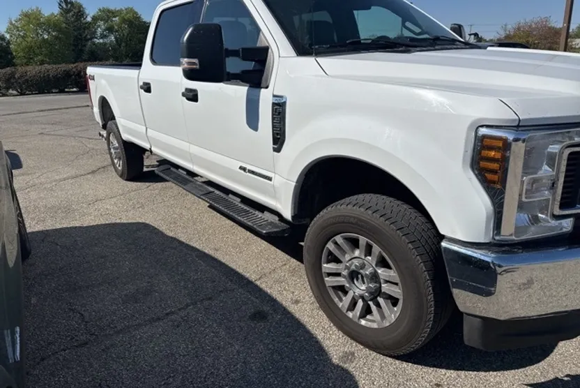 2019 Ford F-350 XLT photo 1
