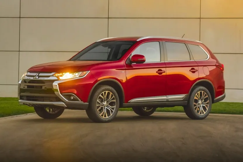 2016 Mitsubishi Outlander SEL photo 1
