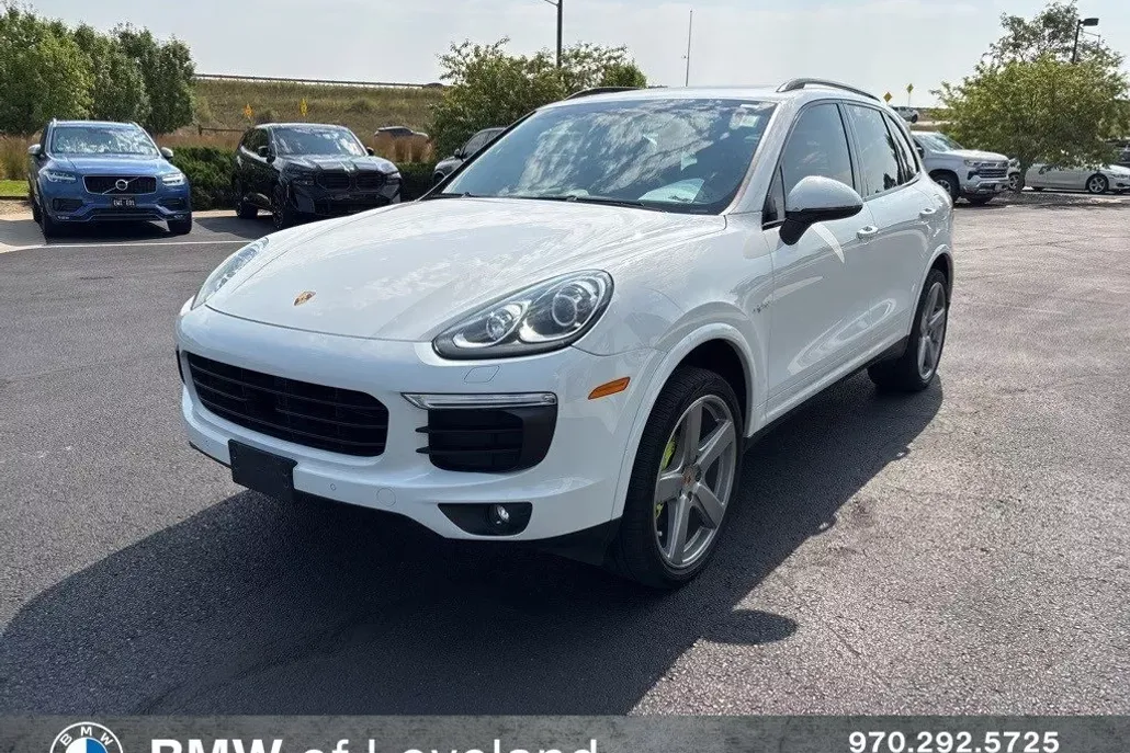 2017 Porsche Cayenne S photo 1