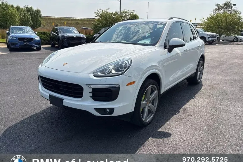 2017 Porsche Cayenne S photo 1