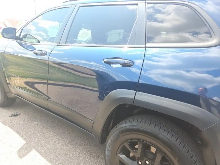 2022 Jeep Cherokee Trailhawk photo 1